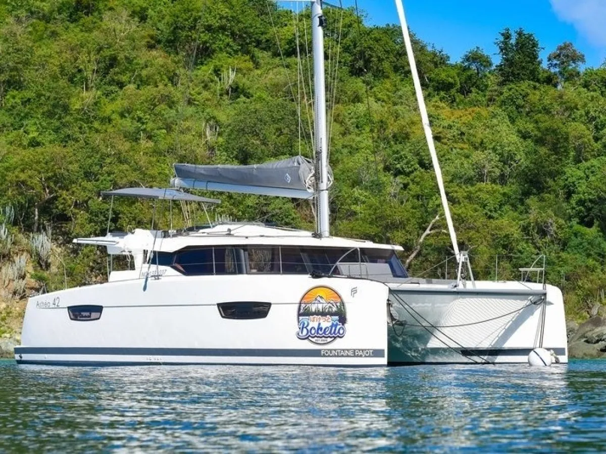 a small boat in a body of water