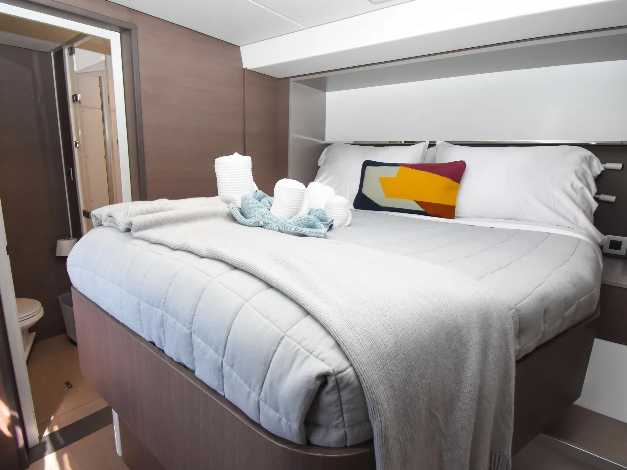 a bedroom with a bed and desk in a room